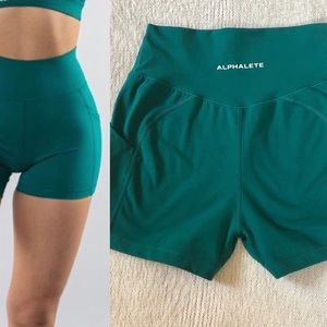 Alphalete Shorts Surface Pocket in Teal